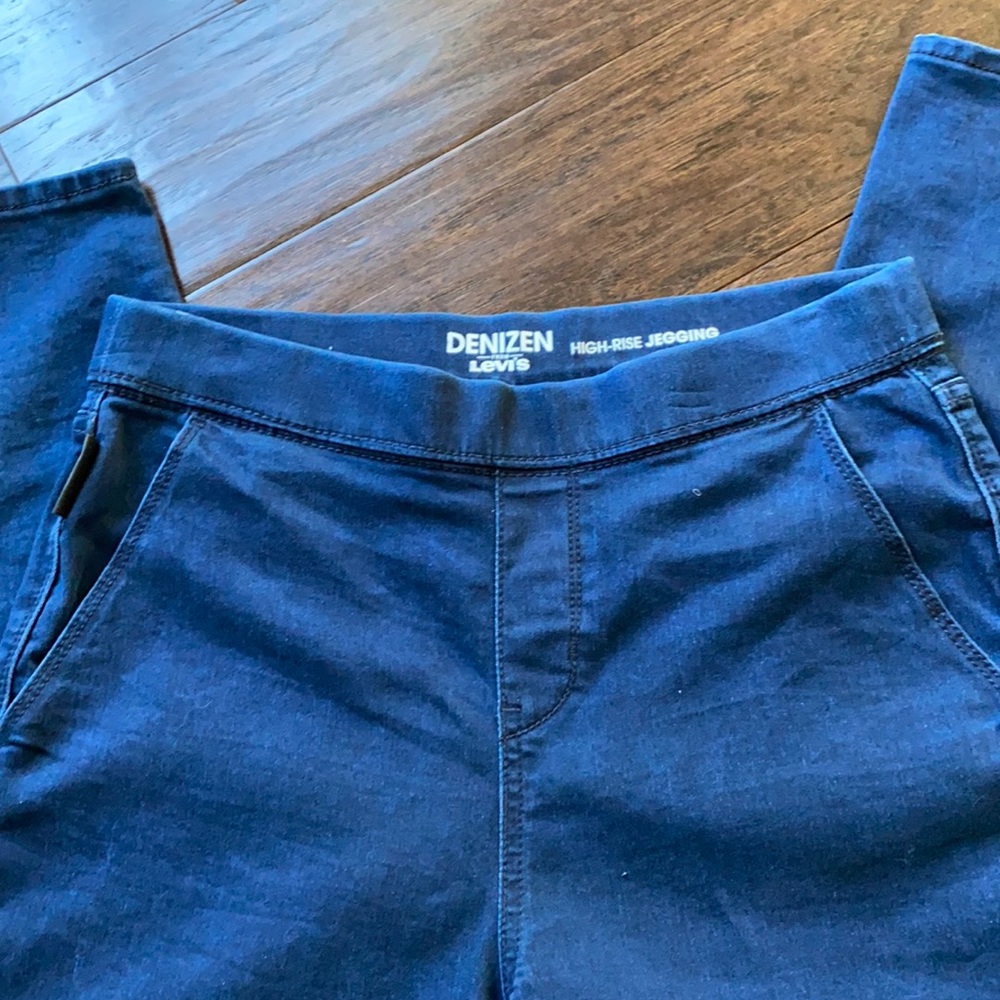 Levi’s Denizen, women’s high-rise jegging size Medium